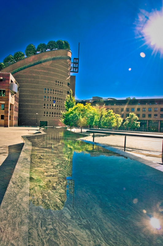 Evry Daily Photo - Fontaine Place des Droits de l homme - La cathedrale de la ressurection - large.jpg